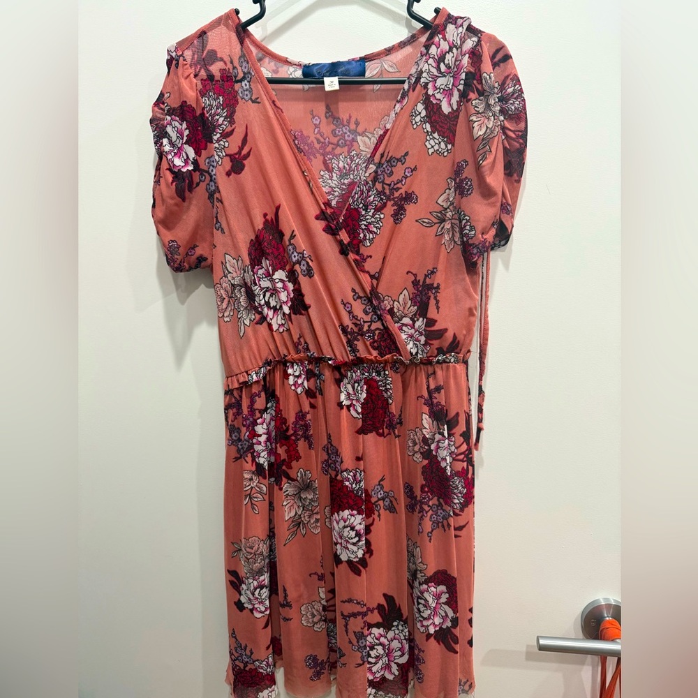 Flowy floral dress in a rose pink with floral design